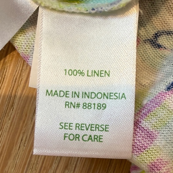 Lilly Pulitzer Women’s Multicolor Seashell Print Linen Short Sleeve Tee size xs - Picture 8 of 8